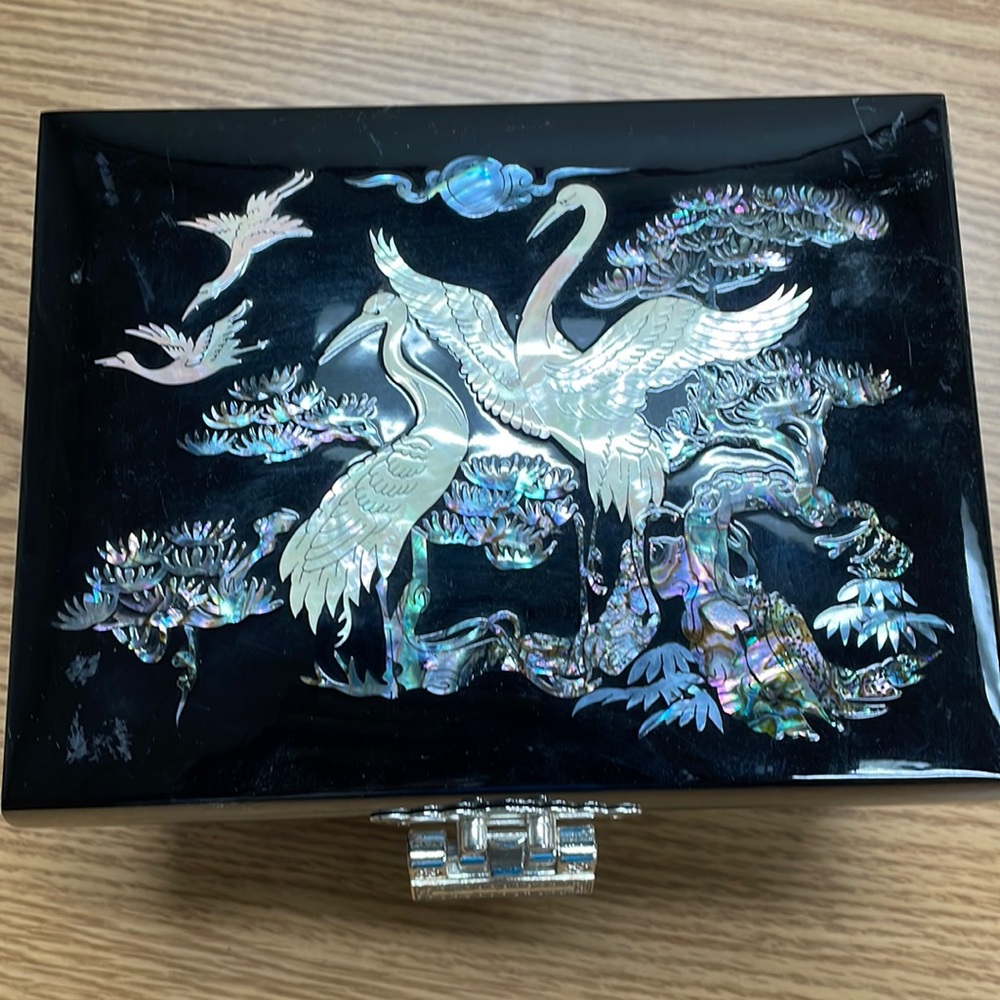 MADDesign Mother of Pearl Music Box Jewelry Ring Organizer Peacock Black